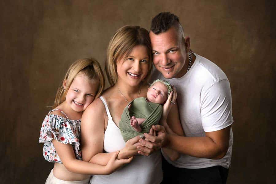 10 Inspiring Family Photo Ideas (Family Photoshoot Tips)